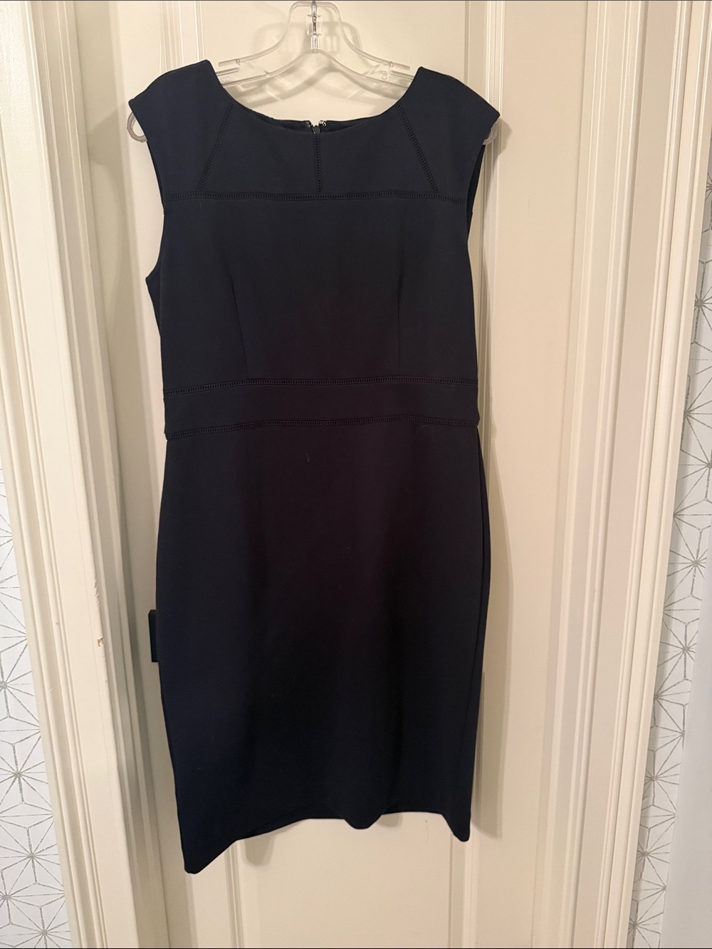 Women's Black Cap-Sleeve Sheath Dress